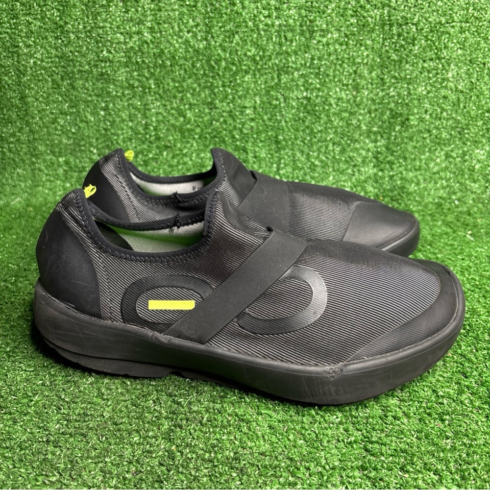 Oofos Oomg Fibre Low Sneakers Mens Size 10 Black Gray Lightweight Recovery Shoes